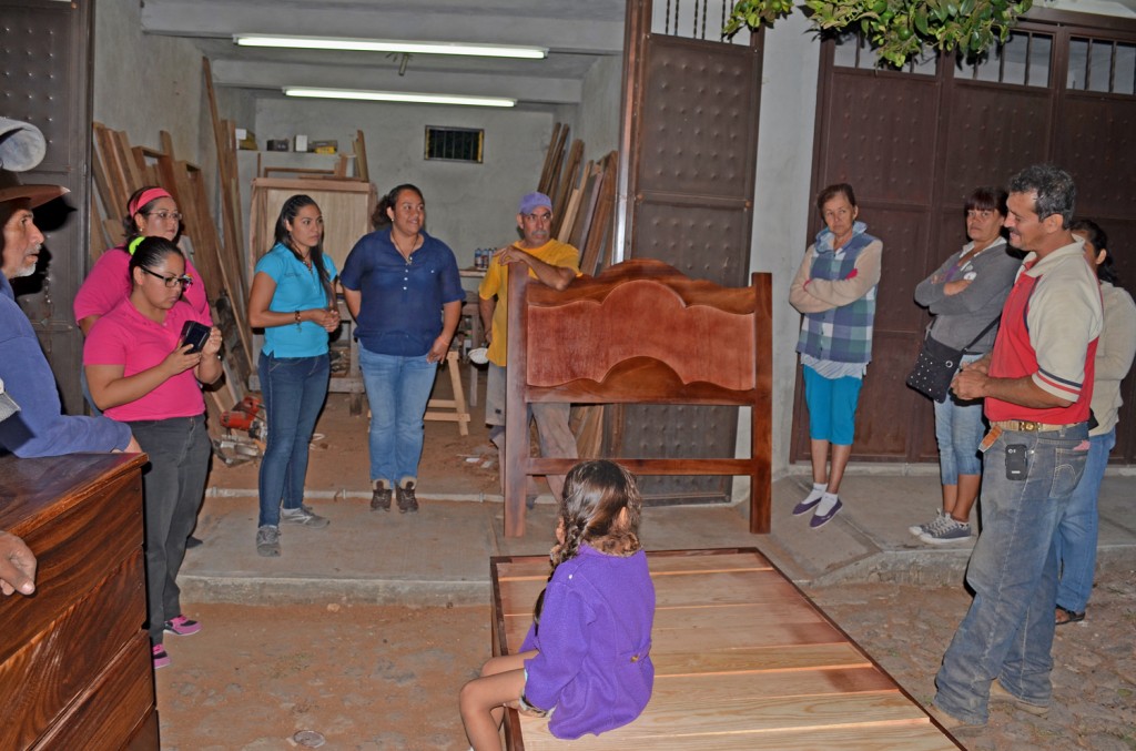 Boletín de Prensa_0240_Indira Vizcaíno realiza visita a taller de carpintería del programa Habitat_03
