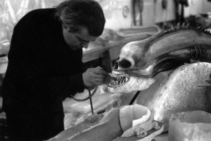 13_ALIEN_HR_Giger_am_Kopf_des_Alien1