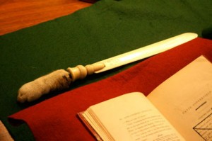 41a851e0-7a06-11e4-8d3d-ff4575fcd9ba_Dickens-usaba-a-diario-su-abrecartas-por-lo-que-se-sentia-muy-cerca-de-su-anorado-gato