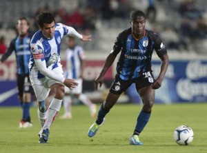 Action photo during the game Pachuca vs Queretaro, Liga MX 2013, Wilberto Cosme Mosquera   /Foto de Accion durante el juego Pachuca vs Queretaro, Liga MX 2013, Wilberto Cosme Mosquera   /09-Nov-2013/ MEXSPORT/Javier Ramirez.