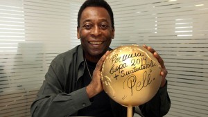 pele-2014-fifa-wc-autograph