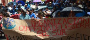 Marcha-en-Chilpancingo-contra-reformas-estructurales-1-900x400