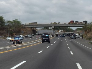 COLIMA-Se-enfrentan-federales-en-autopista-Colima-Guadalajara-tras-detención-de-uno-en-Colima-1