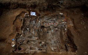 excavation-unearths-dozens-killed-by-spanish-dictator-during-civil-war-696x438