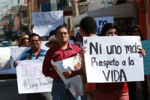 f5317bcb1d83a8575e-140603_periodistas_gro_02-c-702x468