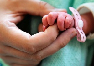 bebe-madre-foto-3-821x490-t