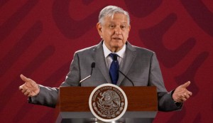 AMLOexhibe