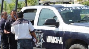 CN-policía-municipal-Manzanillo-DETENIDOS