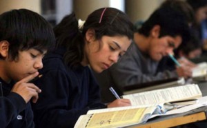 jovenes-estudiando
