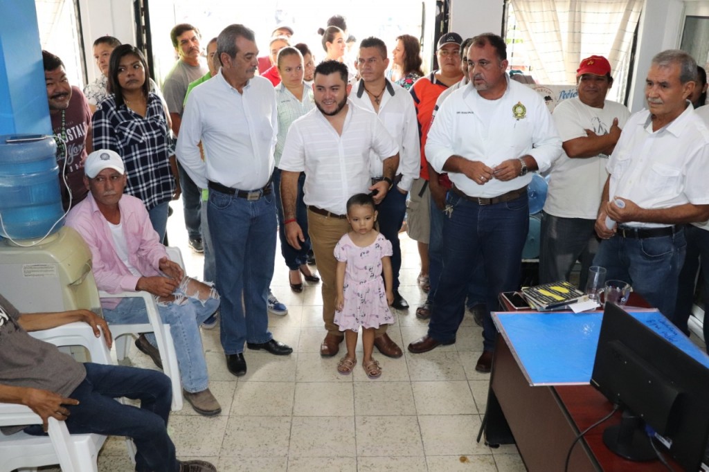 ALCALDE-DE-ARMERIA-SALVADOR-BUENO-SE-REUNE-CON-LA-COMAPAL