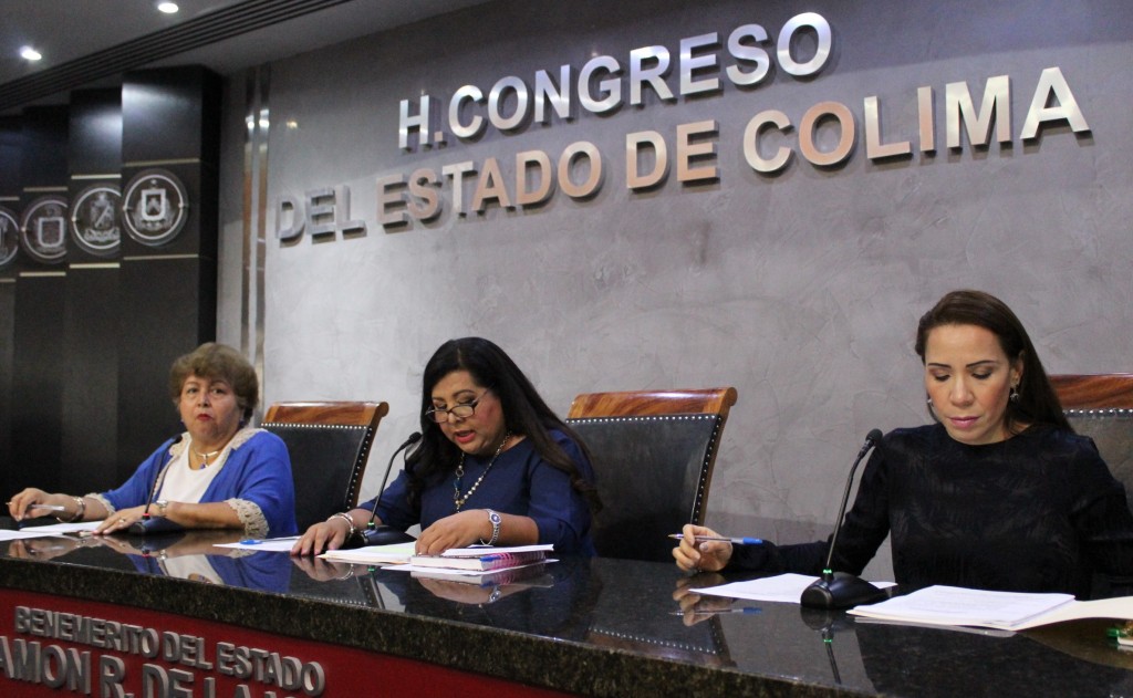 Dip.-Rosalva-Farías-Larios-al-centro